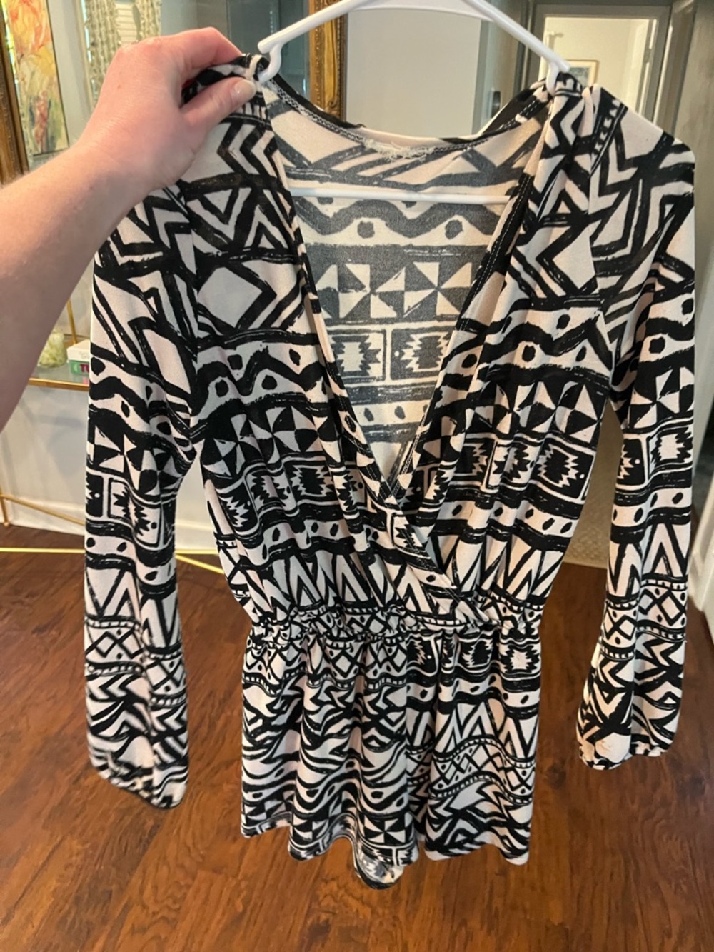 vestique Black and White Long Sleeve Tribal Print Romper